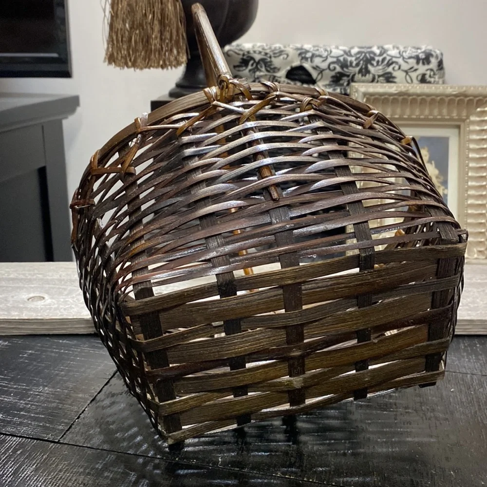Vintage Hand Woven Dark Brown Decorative Wicker Gathering Handle Basket!
